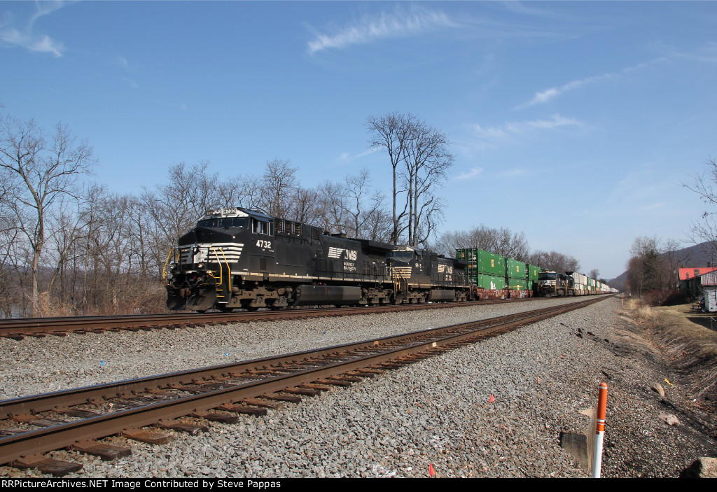 NS 4732 leads train 29G whiles another train catches up
